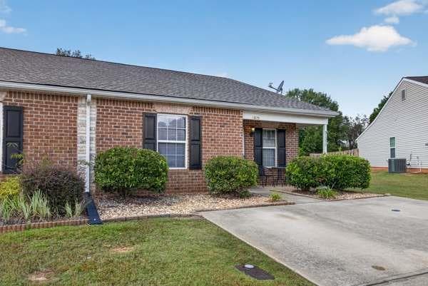 2 bedroom, 2 bathroom, 1,209 sq ft single family residence for sale at 1570 Louise Anderson Drive, Griffin, GA 30224 — photo 2