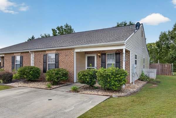 2 bedroom, 2 bathroom, 1,209 sq ft single family residence for sale at 1570 Louise Anderson Drive, Griffin, GA 30224 — photo 3