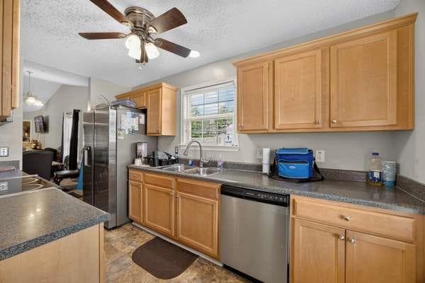 2 bedroom, 2 bathroom, 1,209 sq ft single family residence for sale at 1570 Louise Anderson Drive, Griffin, GA 30224 — photo 5