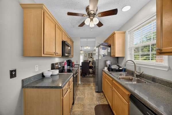 2 bedroom, 2 bathroom, 1,209 sq ft single family residence for sale at 1570 Louise Anderson Drive, Griffin, GA 30224 — photo 6