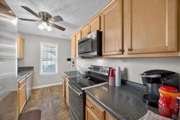2 bedroom, 2 bathroom, 1,209 sq ft single family residence for sale at 1570 Louise Anderson Drive, Griffin, GA 30224 — photo 7