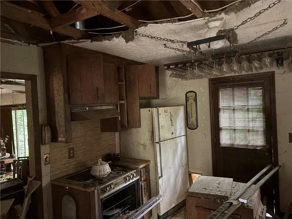 3 bedroom, 2 bathroom, 1,453 sq ft single family residence for sale at 619 The General Avenue, Woodstock, GA 30189 — photo 4