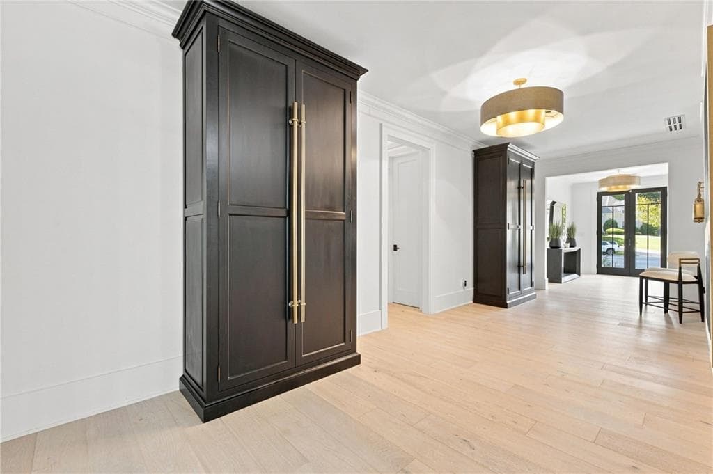 3 bedroom, 5 bathroom, 5,800 sq ft single family residence for sale at 5945 W Andechs Summit, Johns Creek, GA 30097 — photo 8