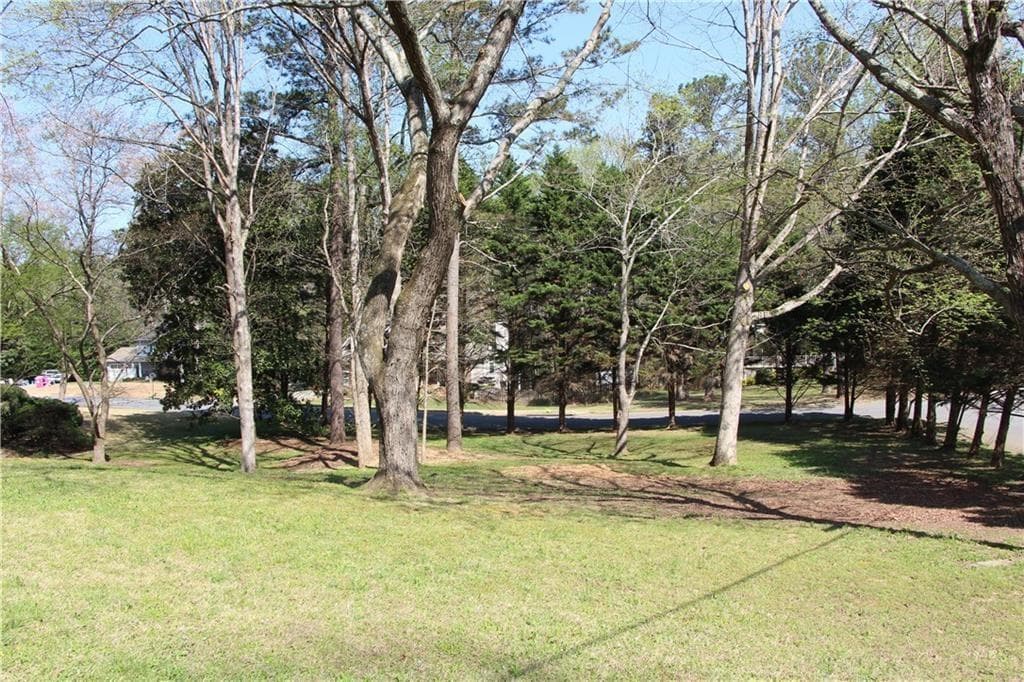 4 bedroom, 3 bathroom, 2,255 sq ft single family residence for sale at 620 Oakstone Way, Roswell, GA 30075 — photo 3