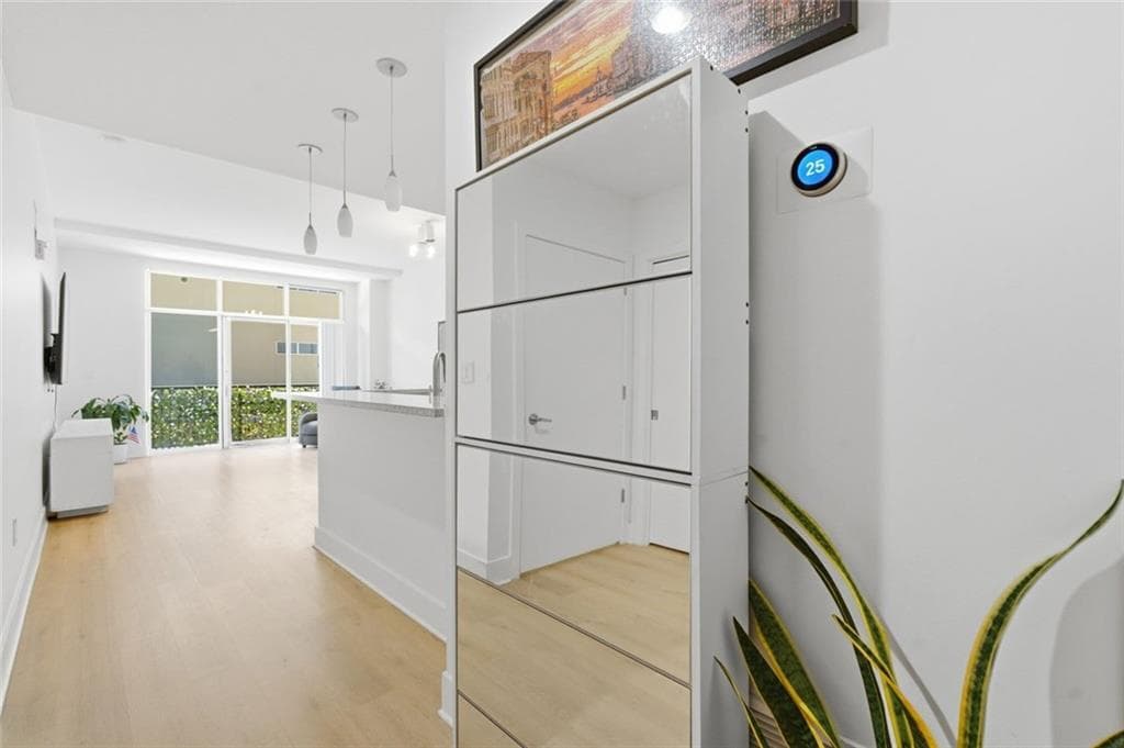 2 bedroom, 2 bathroom, 932 sq ft condominium for sale at 171 Auburn Avenue 210, Atlanta, GA 30303 — photo 3