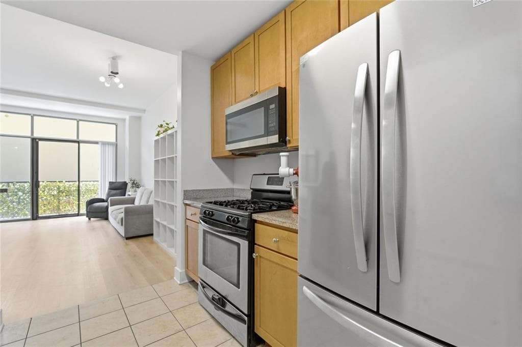 2 bedroom, 2 bathroom, 932 sq ft condominium for sale at 171 Auburn Avenue 210, Atlanta, GA 30303 — photo 6