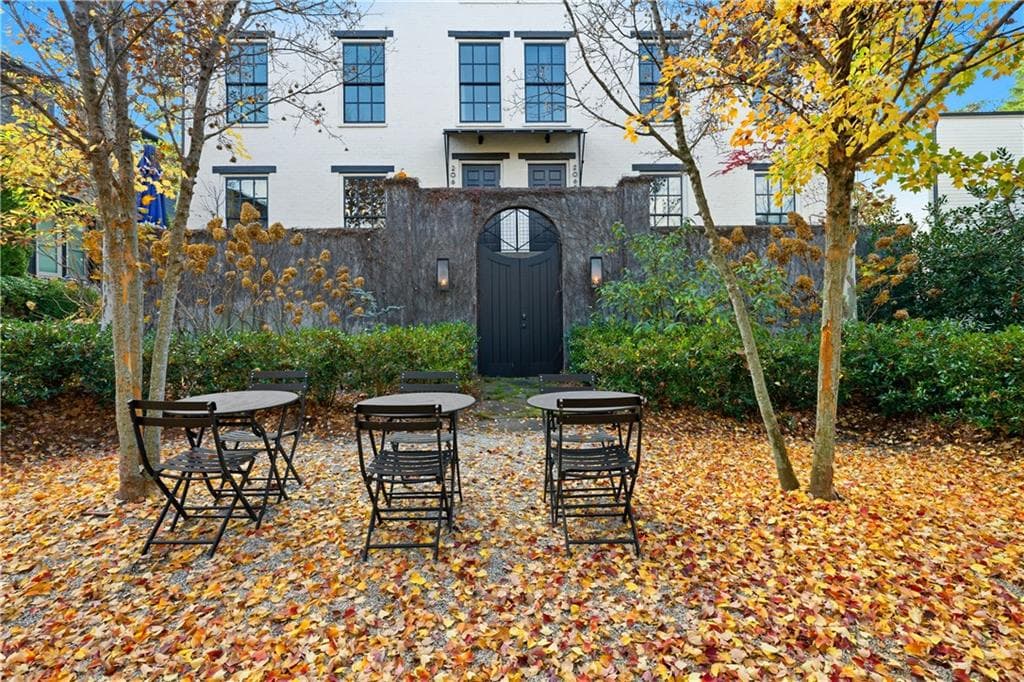 3 bedroom, 4 bathroom, 2,421 sq ft townhouse for sale at 2061 Telfair Circle, Atlanta, GA 30324