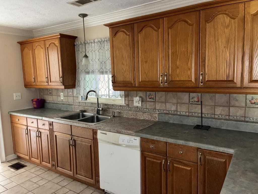 3 bedroom, 3 bathroom, 1,668 sq ft single family residence under contract at 2307 HIGHWAY 16 EAST, Newnan, GA 30263 — photo 8