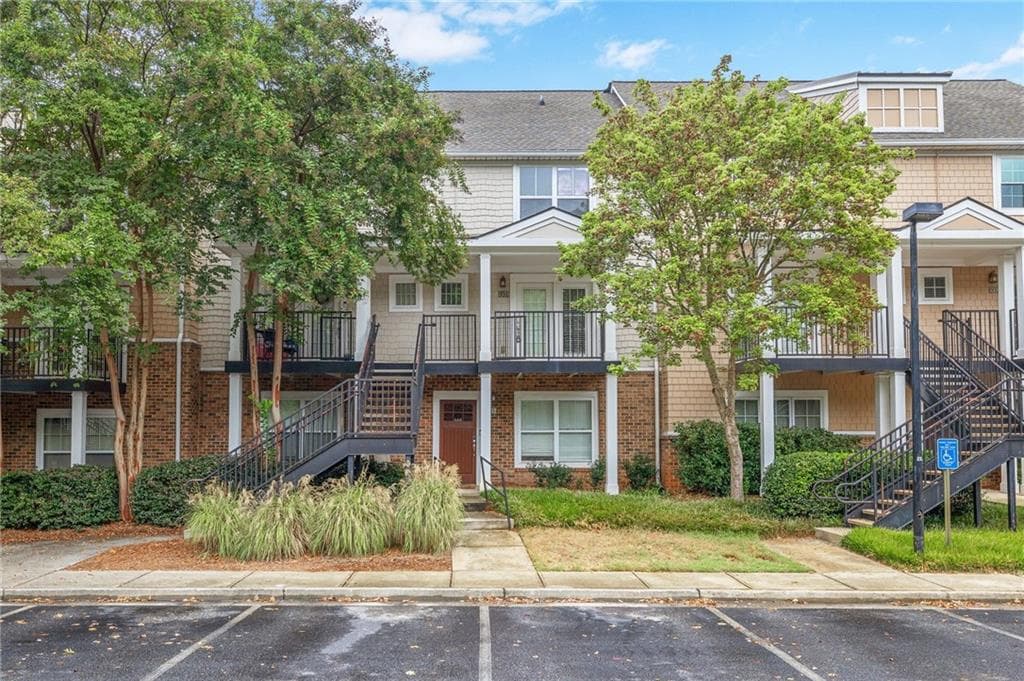 3 bedroom, 3 bathroom, 1,406 sq ft condominium for sale at 1035 Barnett Shoals Road 931, Athens, GA 30605