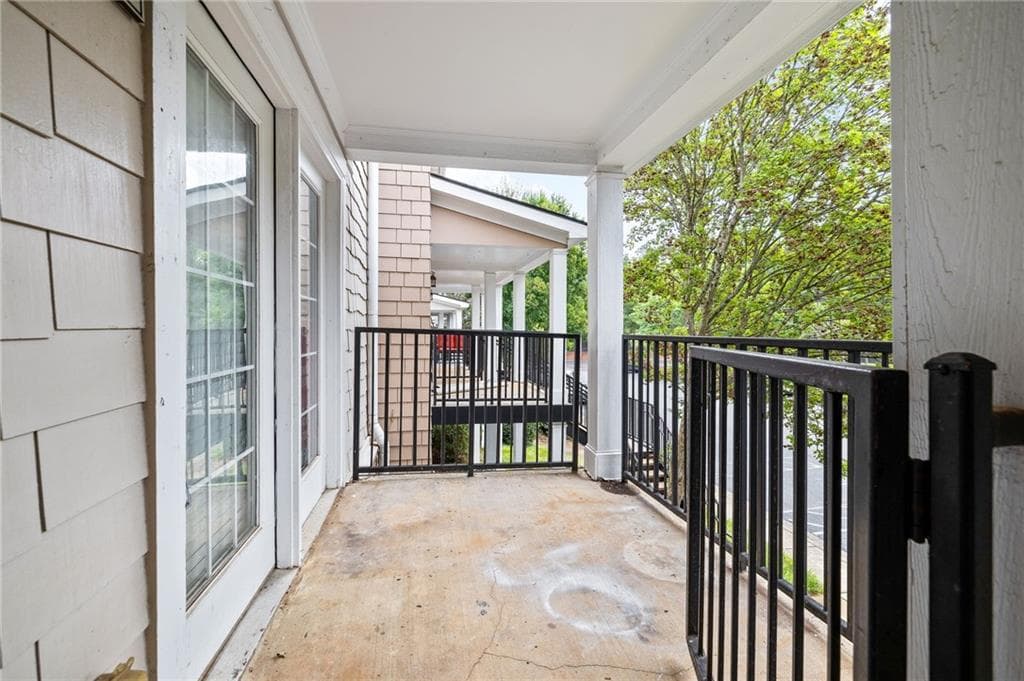 3 bedroom, 3 bathroom, 1,406 sq ft condominium for sale at 1035 Barnett Shoals Road 931, Athens, GA 30605 — photo 2