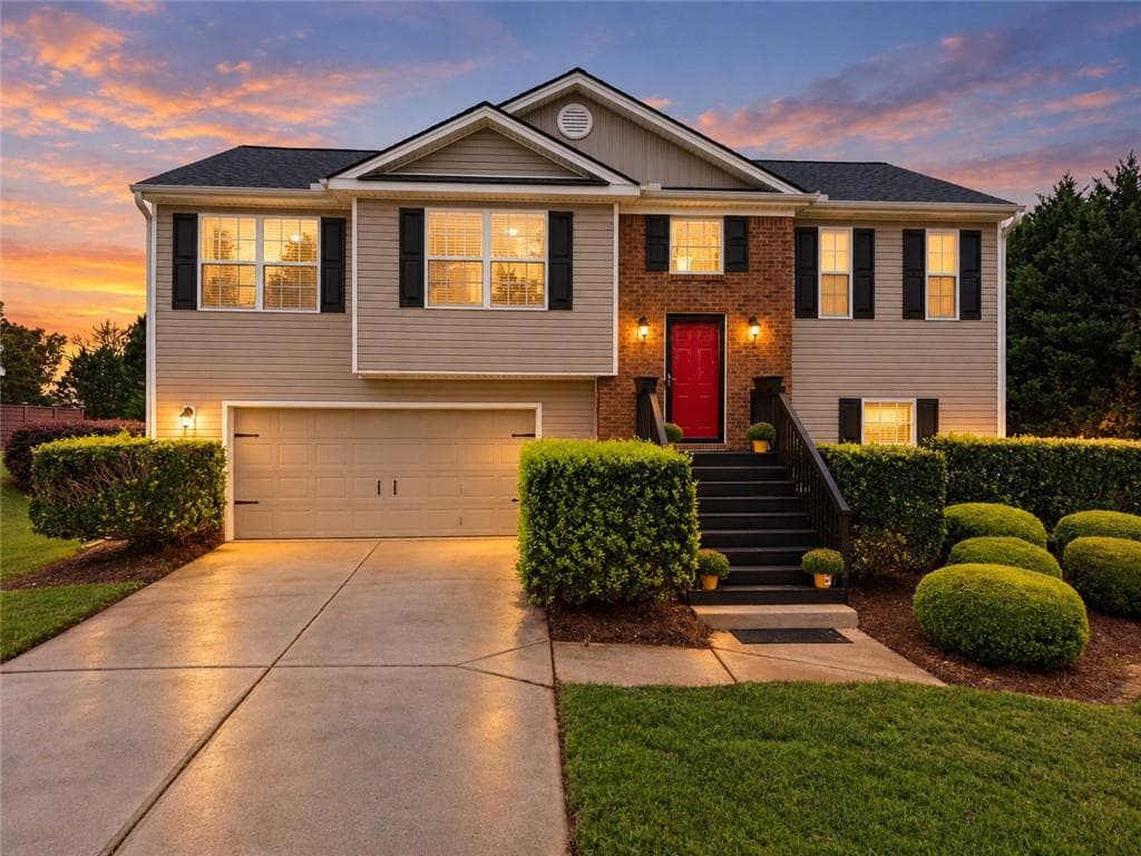 5 bedroom, 3 bathroom, 1,854 sq ft single family residence under contract at 1104 Hummingbird Way, Winder, GA 30680 — photo 3