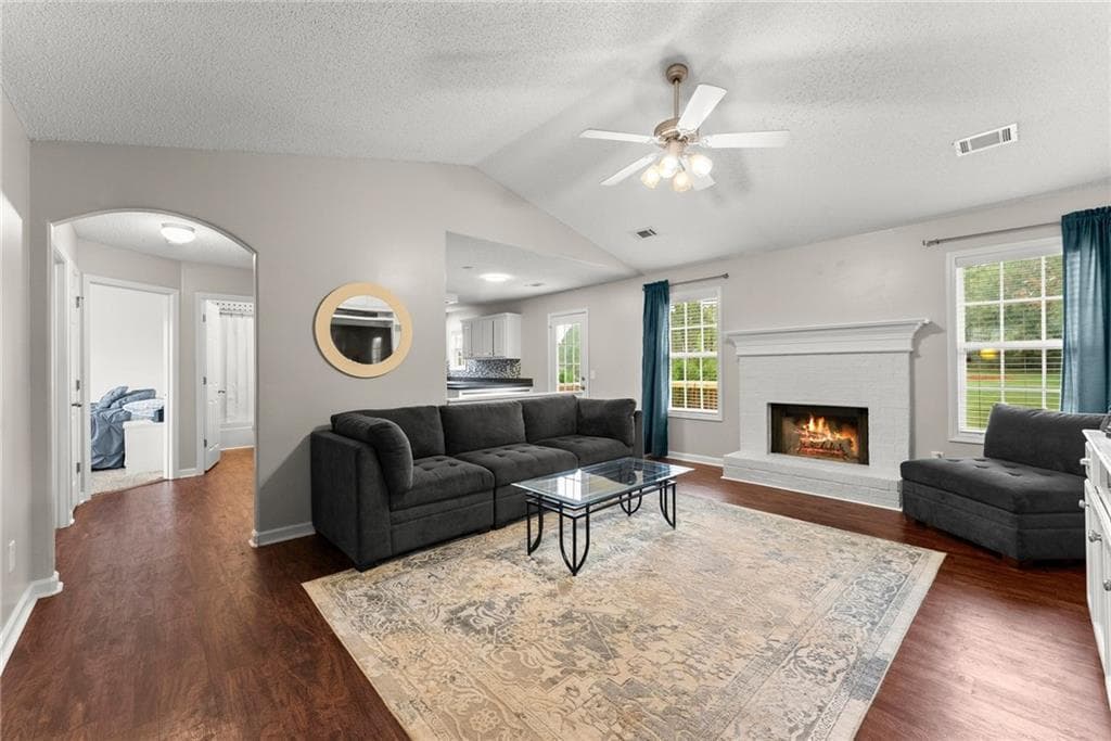 5 bedroom, 3 bathroom, 1,854 sq ft single family residence under contract at 1104 Hummingbird Way, Winder, GA 30680 — photo 5