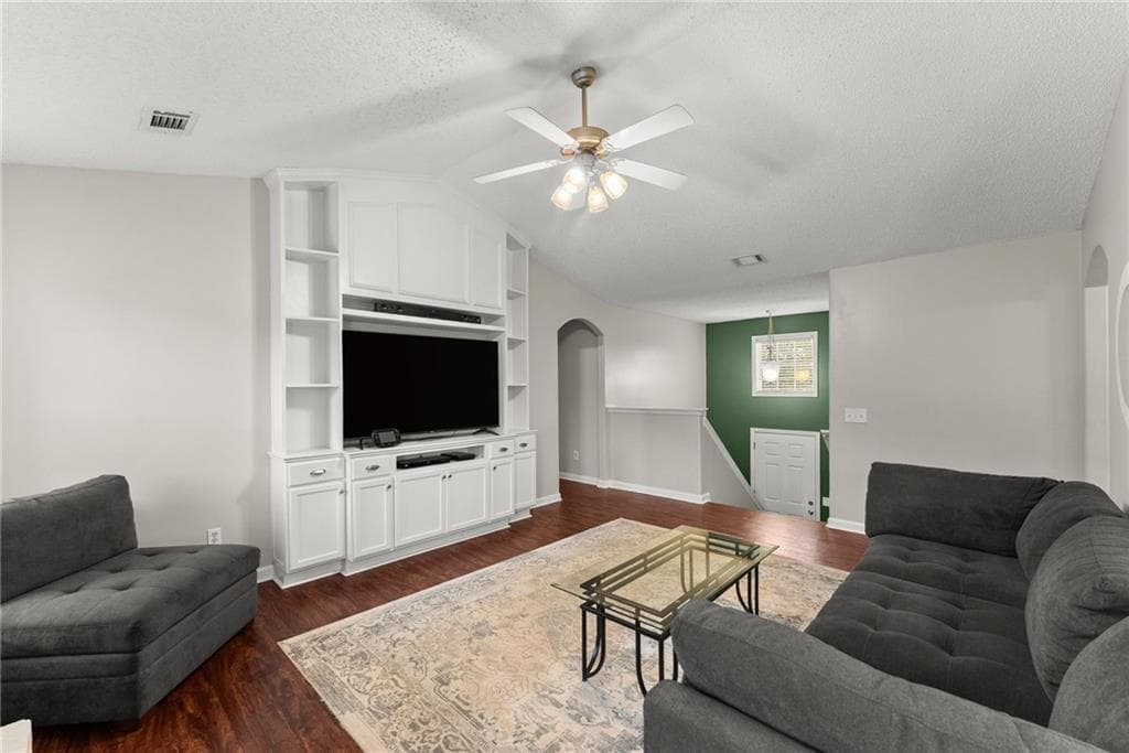 5 bedroom, 3 bathroom, 1,854 sq ft single family residence under contract at 1104 Hummingbird Way, Winder, GA 30680 — photo 7