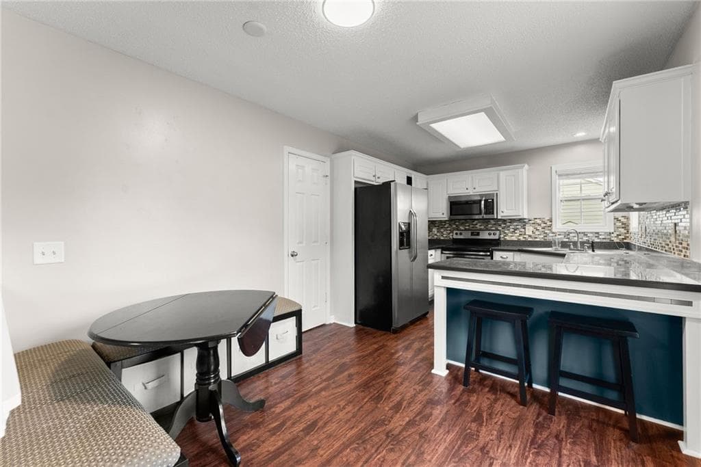 5 bedroom, 3 bathroom, 1,854 sq ft single family residence under contract at 1104 Hummingbird Way, Winder, GA 30680 — photo 8
