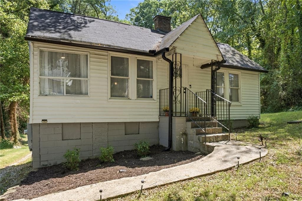 2 bedroom, 1 bathroom, 808 sq ft single family residence for sale at 3383 Lawrence St, Scottdale, GA 30079 — photo 2