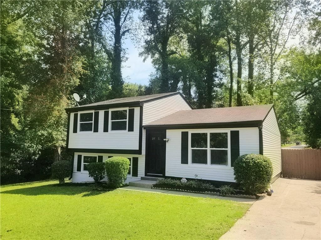 3 bedroom, 2 bathroom, 1,440 sq ft single family residence for sale at 726 Lawndale Court, Norcross, GA 30093