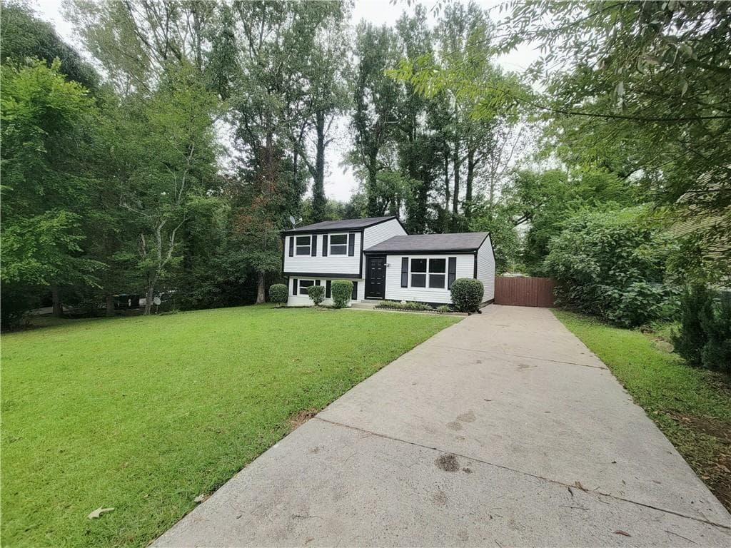 3 bedroom, 2 bathroom, 1,440 sq ft single family residence for sale at 726 Lawndale Court, Norcross, GA 30093 — photo 2
