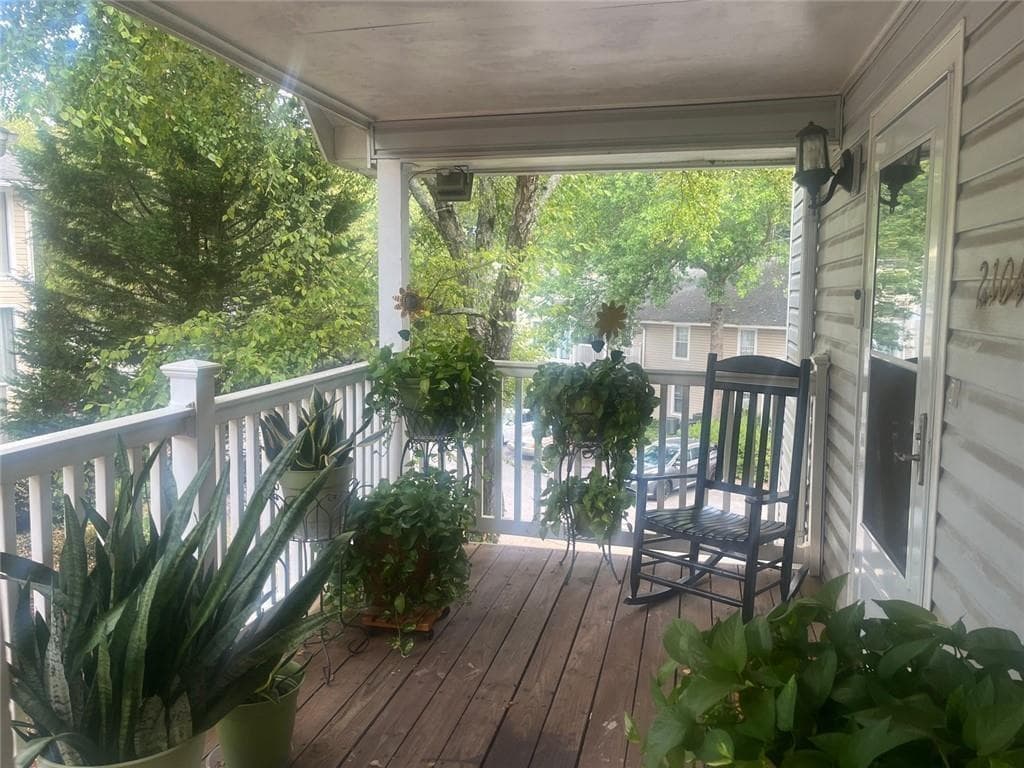 2 bedroom, 1 bathroom, 1,097 sq ft condominium for sale at 2104 Augusta Drive, Marietta, GA 30067 — photo 3