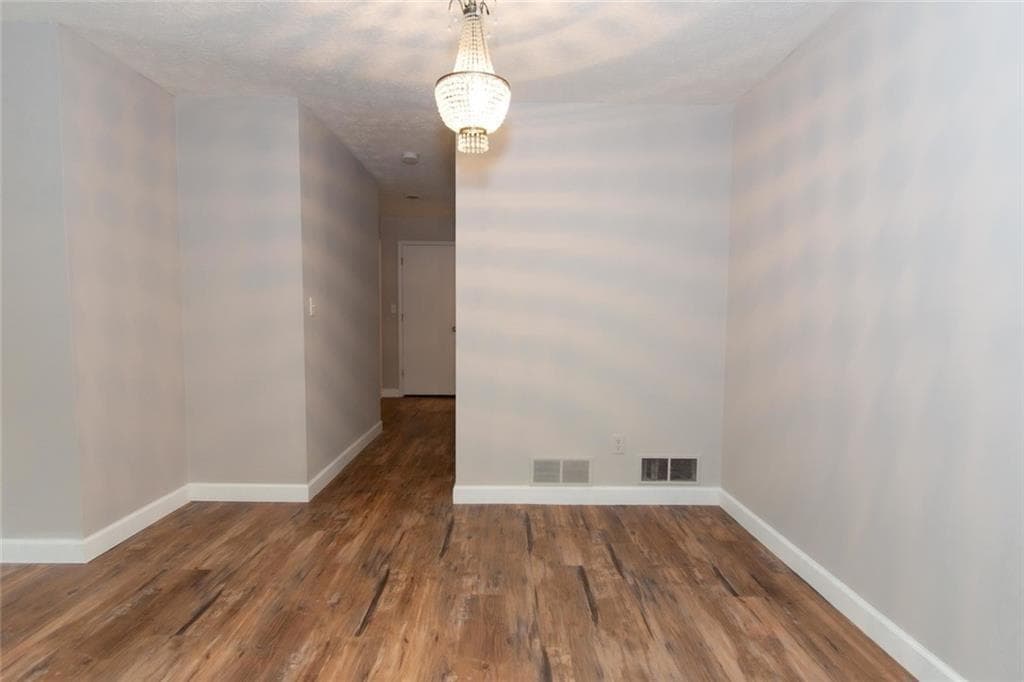 2 bedroom, 1 bathroom, 1,097 sq ft condominium for sale at 2104 Augusta Drive, Marietta, GA 30067 — photo 9
