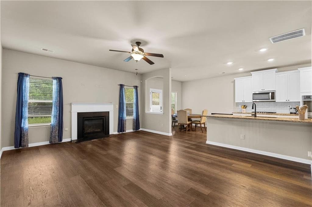 5 bedroom, 3 bathroom, 3,528 sq ft single family residence for sale at 5654 Wyncreek Circle, South Fulton, GA 30331 — photo 7