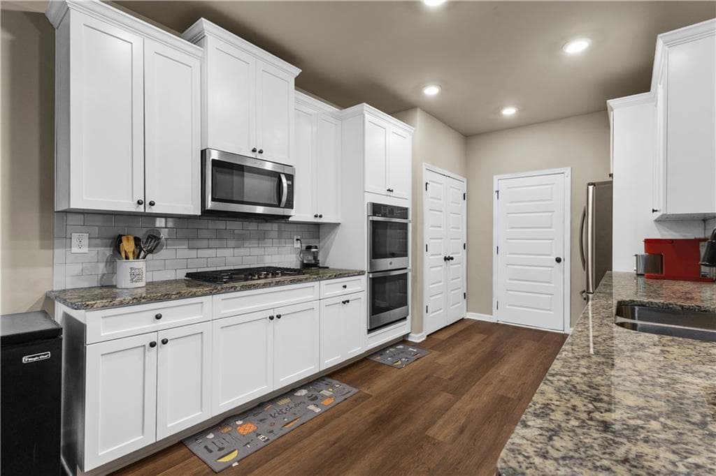 5 bedroom, 3 bathroom, 3,528 sq ft single family residence for sale at 5654 Wyncreek Circle, South Fulton, GA 30331 — photo 9