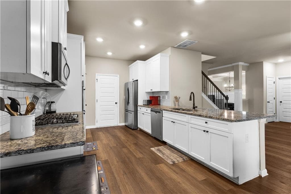 5 bedroom, 3 bathroom, 3,528 sq ft single family residence for sale at 5654 Wyncreek Circle, South Fulton, GA 30331 — photo 10