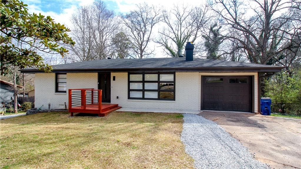 3 bedroom, 2 bathroom, 1,249 sq ft single family residence for sale at 5207 White Boulevard, Mableton, GA 30126 — photo 1 of 4