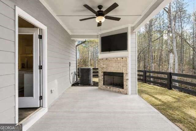 3 bedroom, 3 bathroom, 1,726 sq ft townhouse for sale at 1977 Walton Court 8, Tucker, GA 30084 — photo 2