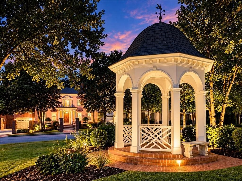 4 bedroom, 5 bathroom, 3,672 sq ft single family residence for sale at 3958 Muirfield Square, Duluth, GA 30096 — photo 4