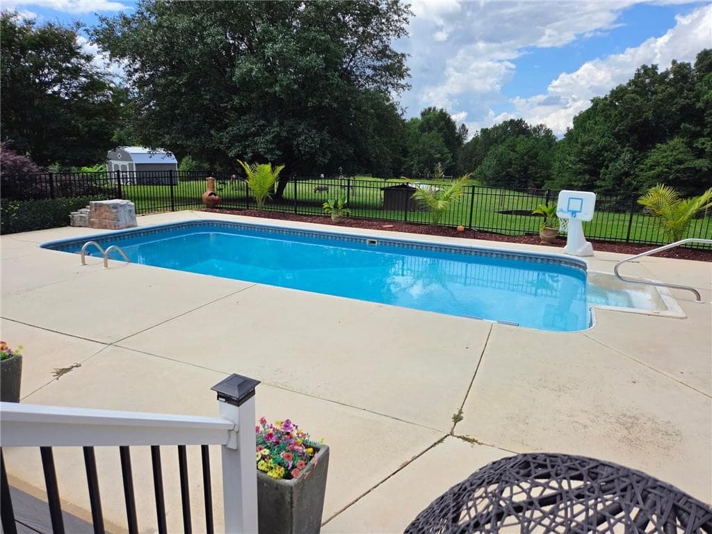 4 bedroom, 3 bathroom, 3,900 sq ft single family residence for sale at 2199 Horsley Mill Road, Carrollton, GA 30116 — photo 6