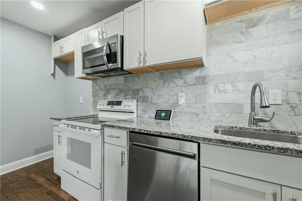 3 bedroom, 2 bathroom, 1,000 sq ft single family residence for sale at 1001 Moreland Drive, Atlanta, GA 30067 — photo 6