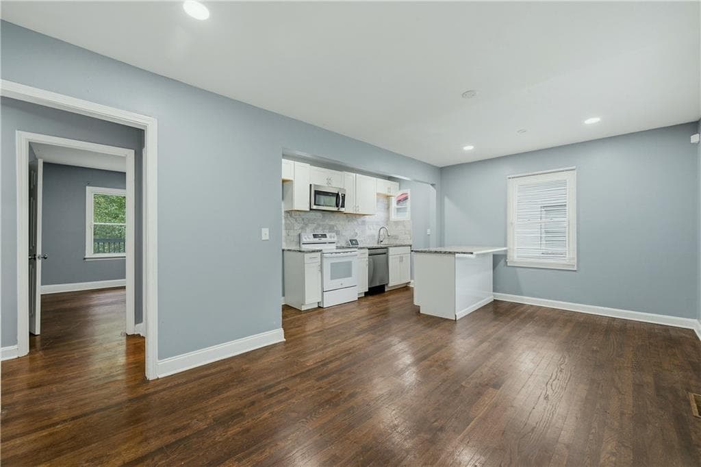 3 bedroom, 2 bathroom, 1,000 sq ft single family residence for sale at 1001 Moreland Drive, Atlanta, GA 30067 — photo 3
