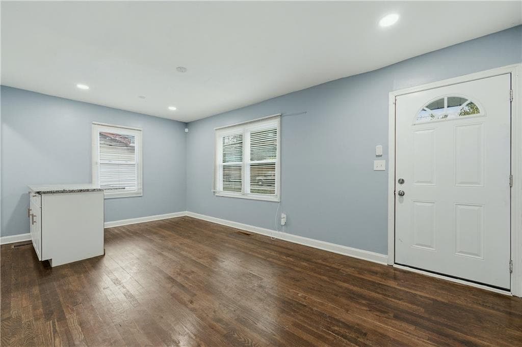 3 bedroom, 2 bathroom, 1,000 sq ft single family residence for sale at 1001 Moreland Drive, Atlanta, GA 30067 — photo 4