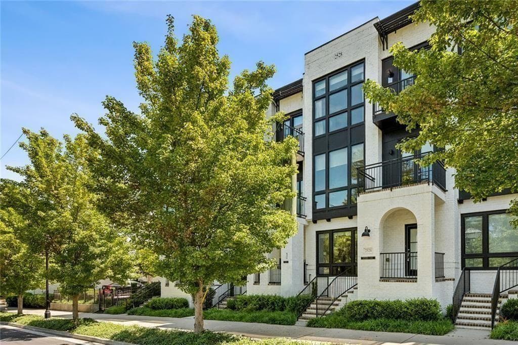 3 bedroom, 4 bathroom, 2,730 sq ft townhouse for sale at 2528 Appleden Place 9, Atlanta, GA 30319