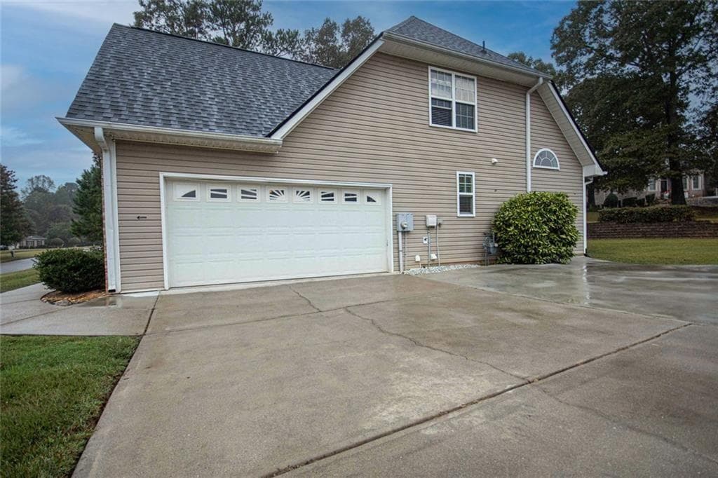 4 bedroom, 3 bathroom, 2,353 sq ft single family residence for sale at 11 Gannon Gap Court, Douglasville, GA 30134 — photo 3