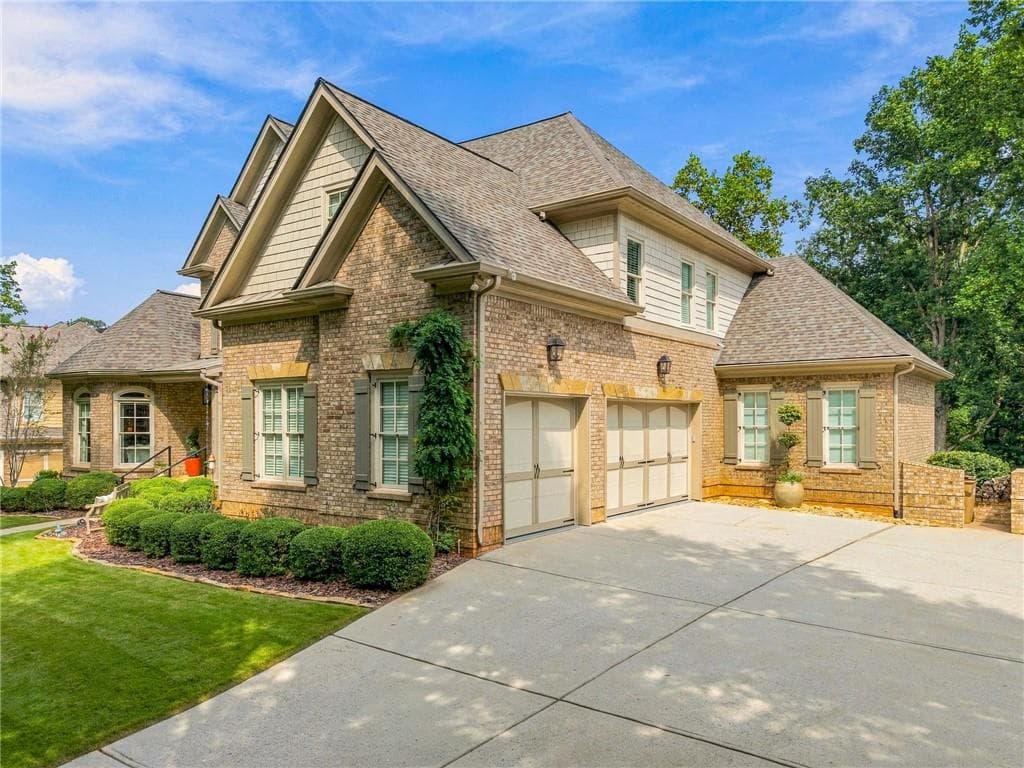 5 bedroom, 6 bathroom, 4,179 sq ft single family residence for sale at 6153 Grand Marina Circle, Gainesville, GA 30506 — photo 3