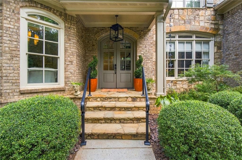 5 bedroom, 6 bathroom, 4,179 sq ft single family residence for sale at 6153 Grand Marina Circle, Gainesville, GA 30506 — photo 4