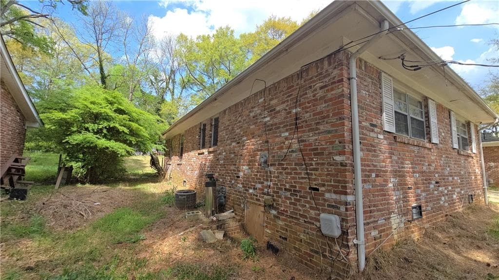 3 bedroom, 1 bathroom, 1,252 sq ft single family residence for sale at 743 Vinson Place, Atlanta, GA 30315 — photo 5