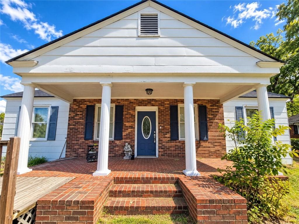 4 bedroom, 4 bathroom, 3,222 sq ft single family residence for sale at 5828 Oak Street, Eastman, GA 31023 — photo 1 of 17