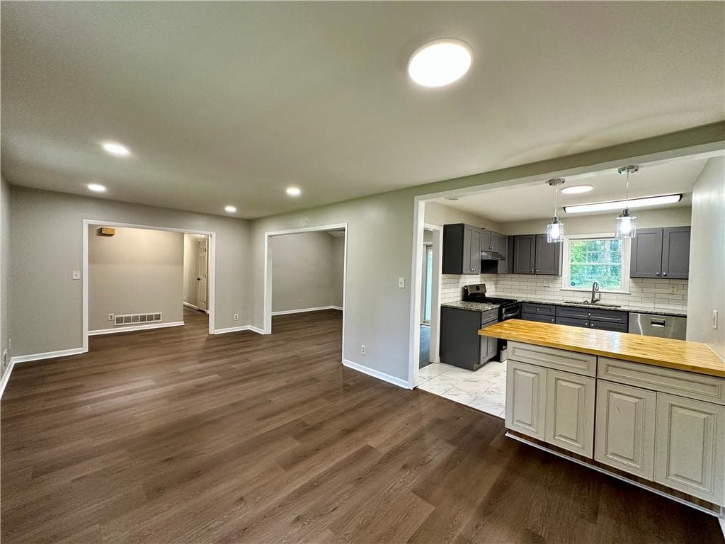 3 bedroom, 2 bathroom, 1,502 sq ft single family residence for sale at 1620 Hebron Lane, Riverdale, GA 30296 — photo 4