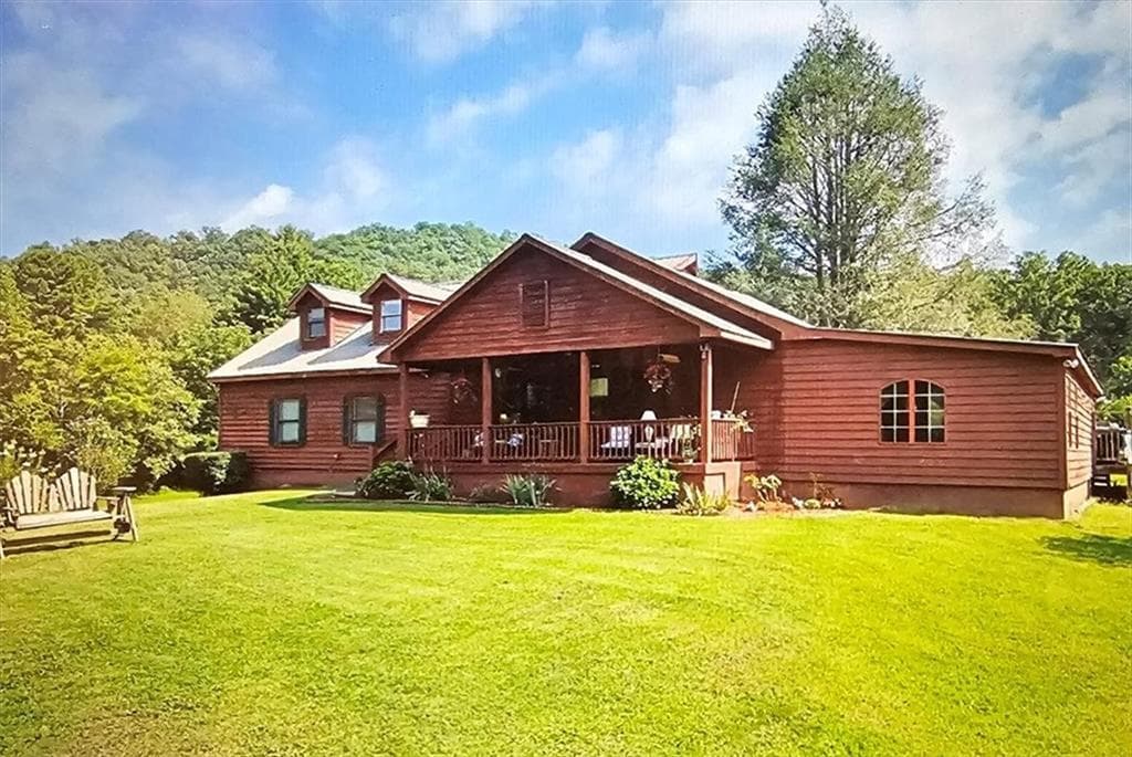 5 bedroom, 2 bathroom, 2,300 sq ft single family residence for sale at 4253 Swallows Creek Road, Hiawassee, GA 30546