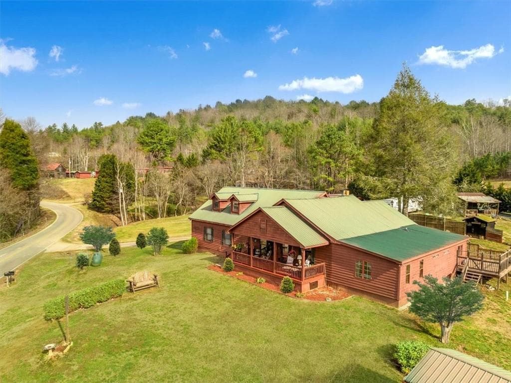 5 bedroom, 2 bathroom, 2,300 sq ft single family residence for sale at 4253 Swallows Creek Road, Hiawassee, GA 30546 — photo 2