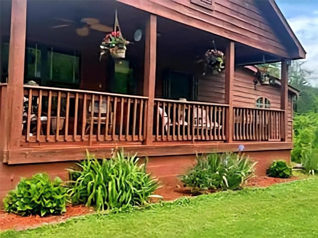 5 bedroom, 2 bathroom, 2,300 sq ft single family residence for sale at 4253 Swallows Creek Road, Hiawassee, GA 30546 — photo 8