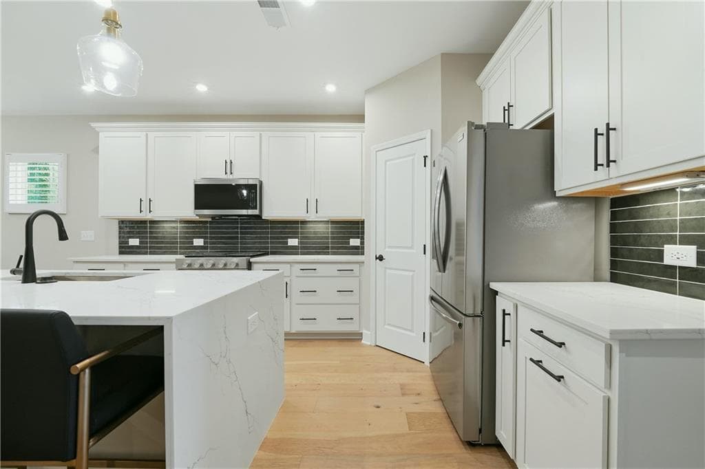 5 bedroom, 3 bathroom, 2,866 sq ft single family residence for sale at 6130 Marigold Way, Atlanta, GA 30349 — photo 9