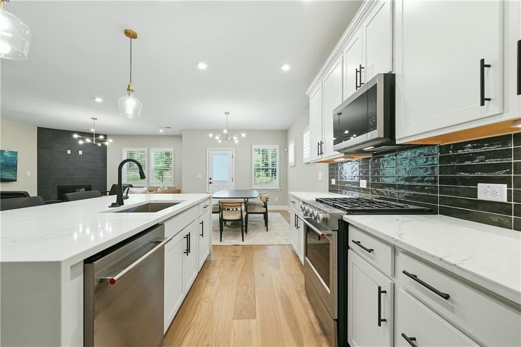 5 bedroom, 3 bathroom, 2,866 sq ft single family residence for sale at 6130 Marigold Way, Atlanta, GA 30349 — photo 10