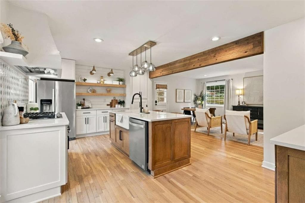 3 bedroom, 2 bathroom, 1,728 sq ft single family residence under contract at 305 Norcross Street, Roswell, GA 30075 — photo 2
