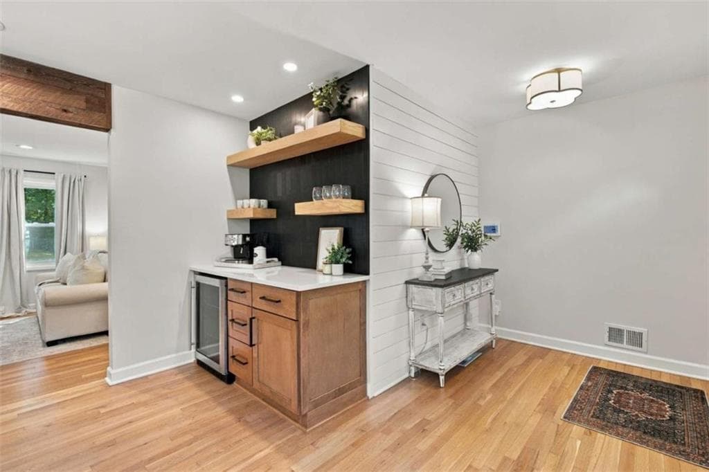 3 bedroom, 2 bathroom, 1,728 sq ft single family residence under contract at 305 Norcross Street, Roswell, GA 30075 — photo 3