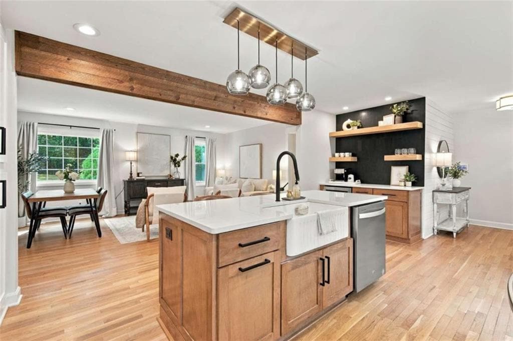 3 bedroom, 2 bathroom, 1,728 sq ft single family residence under contract at 305 Norcross Street, Roswell, GA 30075 — photo 6