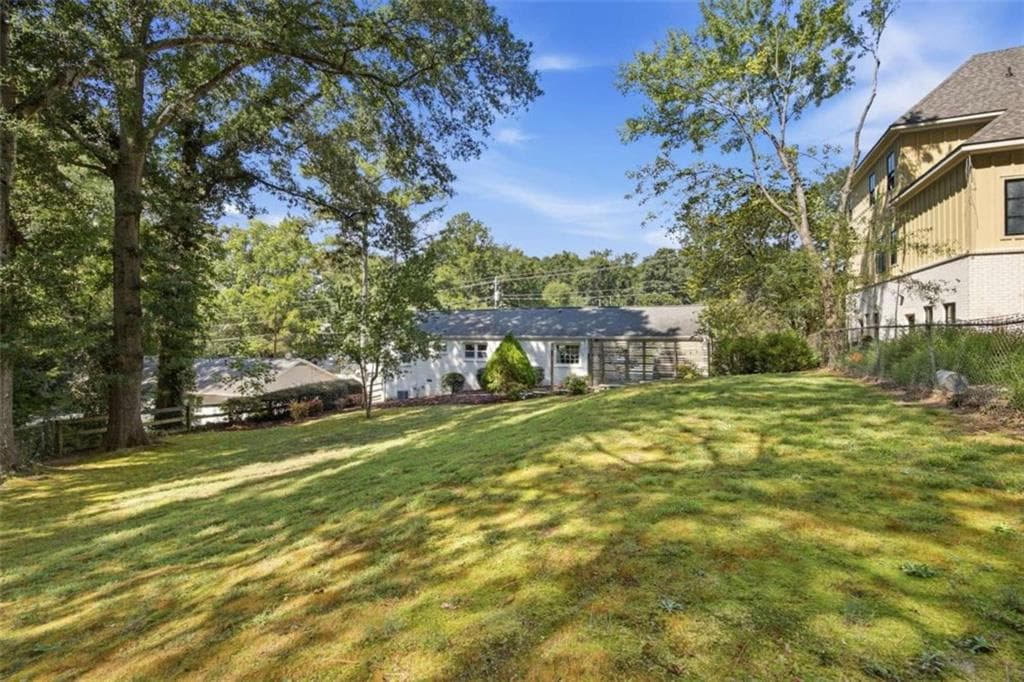 3 bedroom, 2 bathroom, 1,728 sq ft single family residence under contract at 305 Norcross Street, Roswell, GA 30075 — photo 10