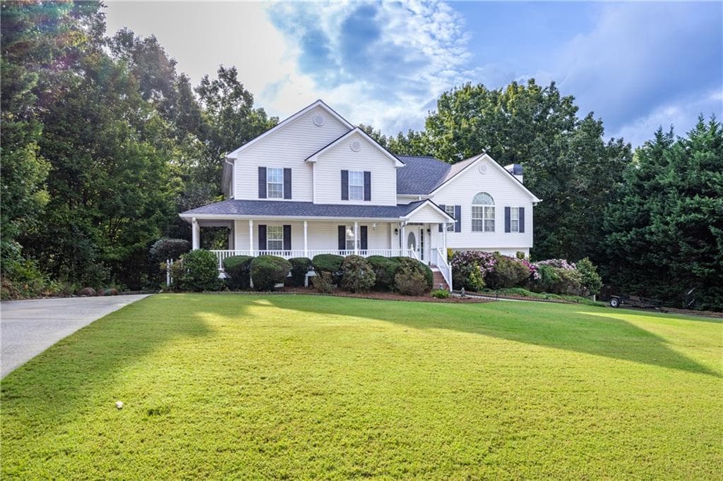 4 bedroom, 3 bathroom, 2,384 sq ft single family residence for sale at 135 Franklin Court, Jasper, GA 30143 — photo 2